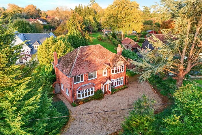 4 Bedroom Detached House For Sale In Chiltern Road, Peppard Common, Henley-On-Thames, Oxfordshire, RG9
