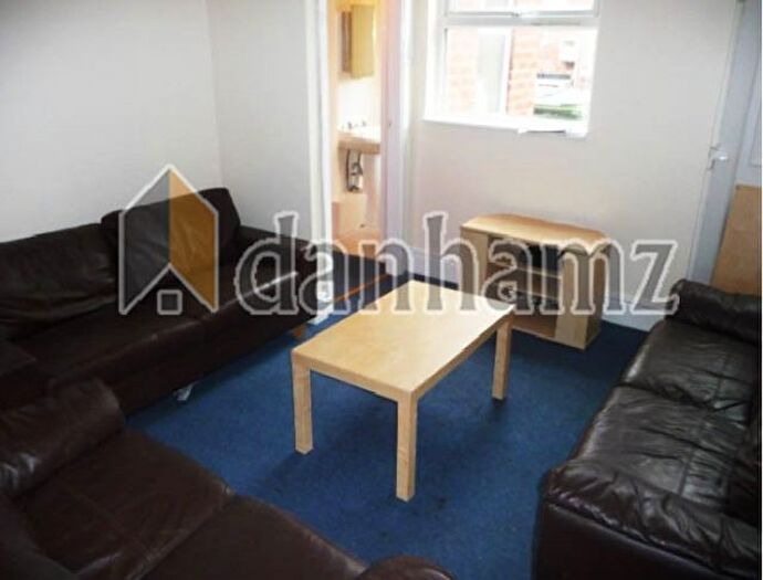 5 Bedroom Property To Rent In Spring Grove View, Hyde Park, Leeds, LS6