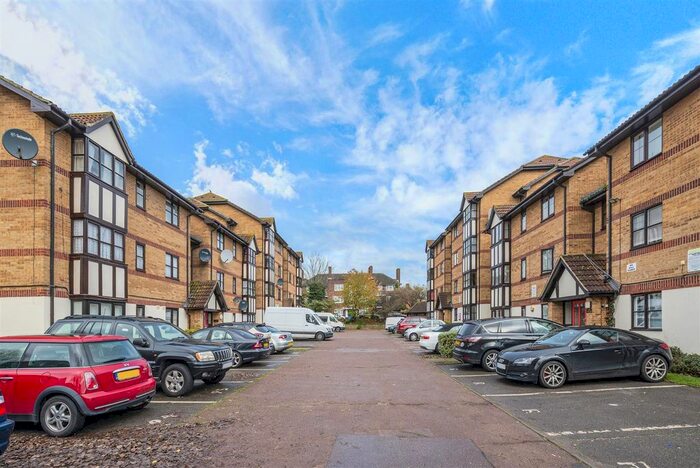 2 Bedroom Flat To Rent In Somerset Gardens, Creighton Road, London, N17
