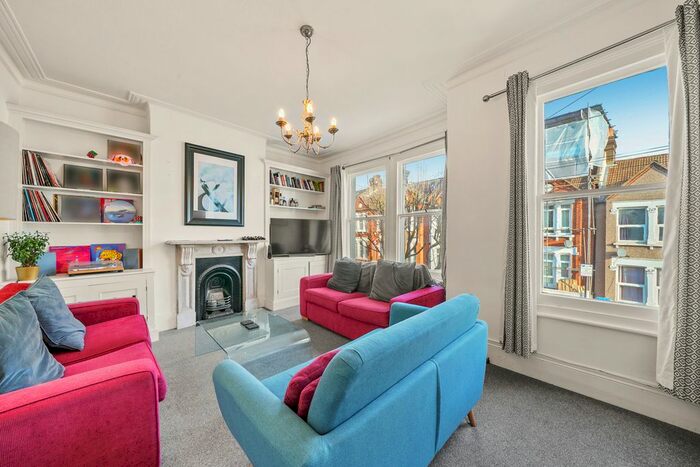 3 Bedroom Flat To Rent In Dagnan Road, Clapham South, London, SW12