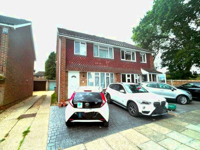 3 Bedroom Semi-Detached House To Rent In Chyngton Close, Sidcup, DA15
