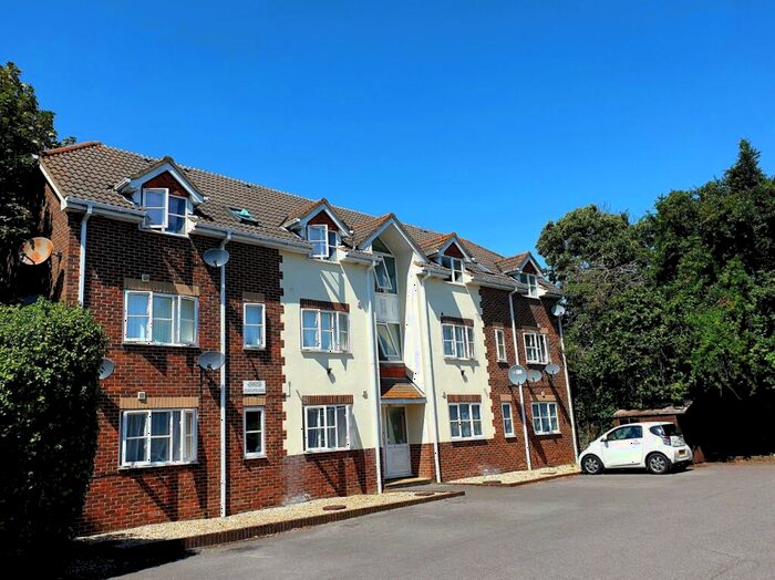 1 Bedroom Flat To Rent In Millbrook Road East, Southampton, SO15