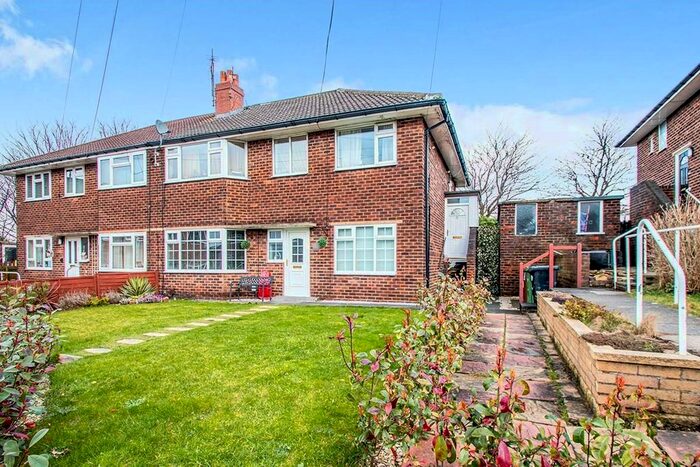 2 Bedroom Flat To Rent In Dean Hall Close, Morley, Leeds, West Yorkshire, LS27