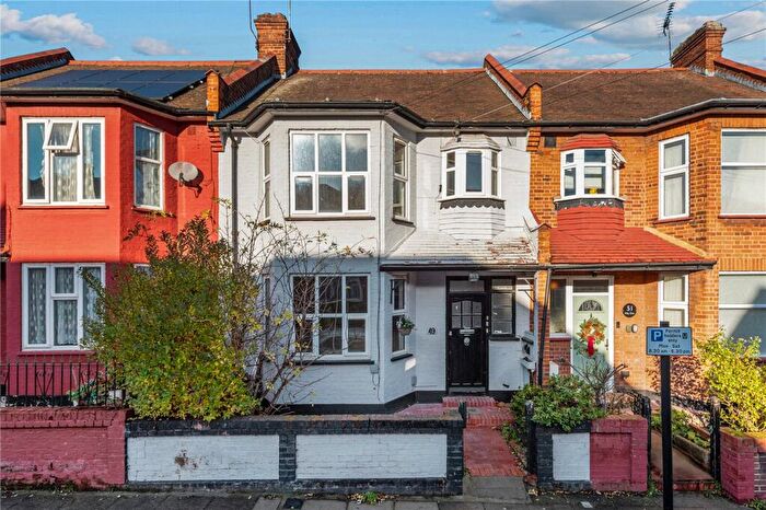 2 Bedroom Apartment For Sale In Cleveleys Road, London, E5