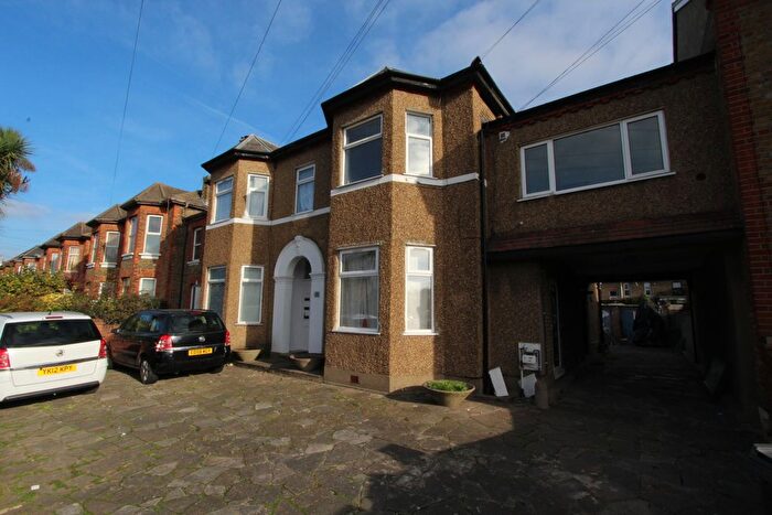 1 Bedroom Flat To Rent In Broomhill Road, D Broomhill Rd, Ilford, IG3