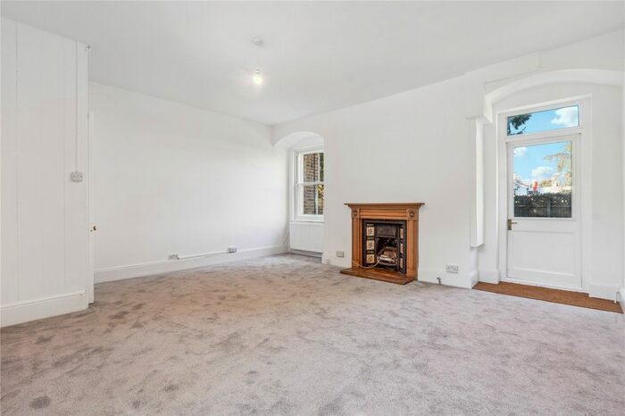 4 Bedroom Semi-Detached House To Rent In Grove Park Road, Grove Park, W4