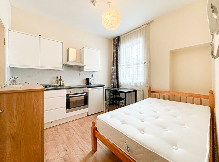 Studio To Rent In Turnpike Lane, London, N8