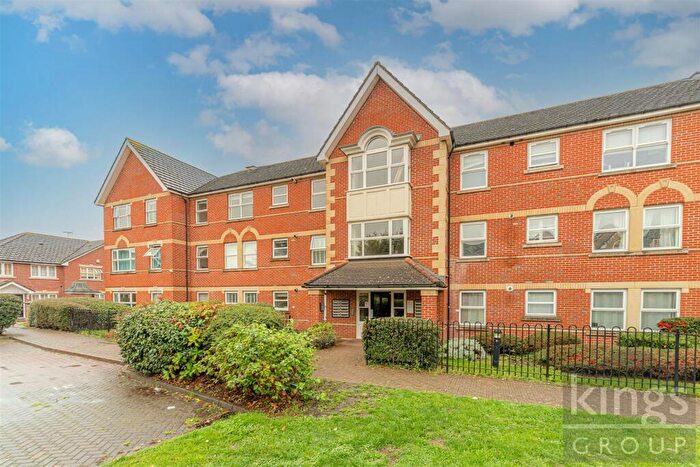 1 Bedroom Flat For Sale In Cobham Close, Enfield, EN1