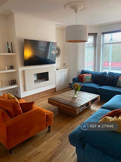3 Bedroom Terraced House To Rent In Manchester Old Road, Manchester, M24