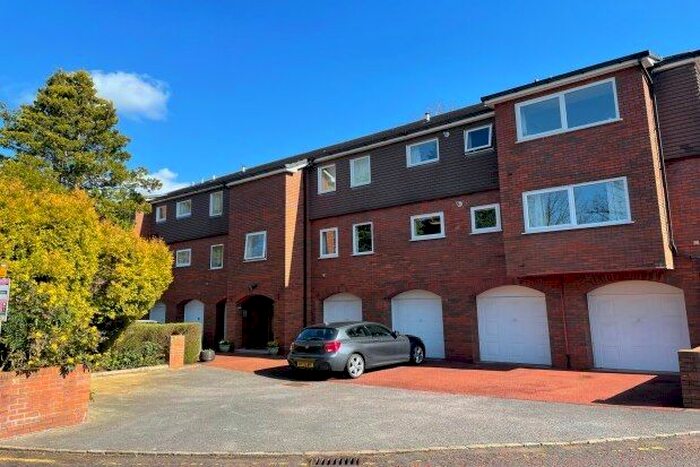 2 Bedroom Flat To Rent In Green Hall Mews, Wilmslow, SK9