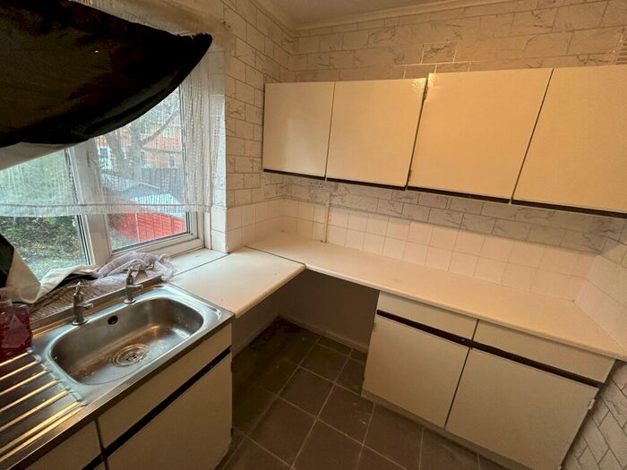 1 Bedroom Flat To Rent In Essex Avenue, West Bromwich, B71