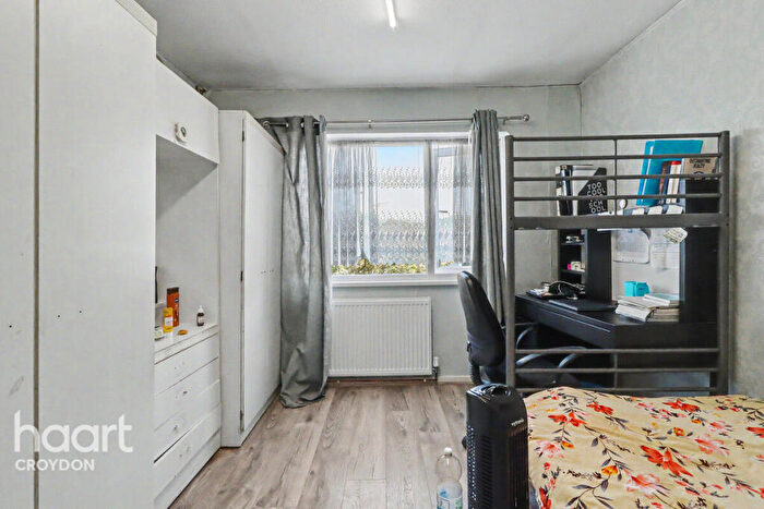 3 Bedroom Terraced House For Sale In Pixton Way, Croydon, CR0