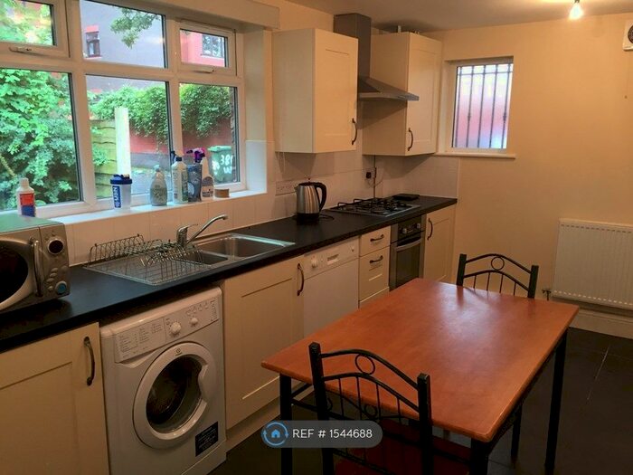 4 Bedroom Detached House To Rent In Victoria Road, Fallowfield, Manchester, M14