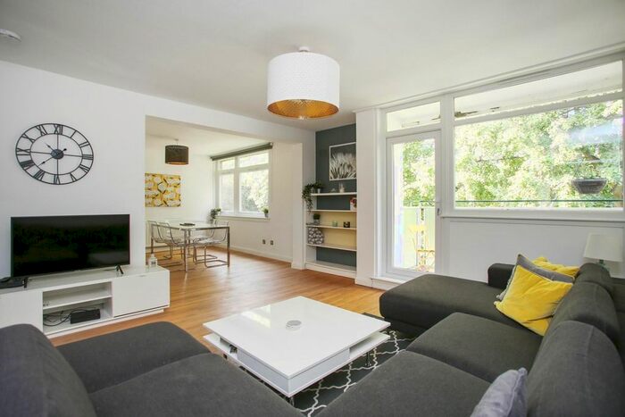 3 Bedroom Flat To Rent In /, Mortonhall Road, Edinburgh, EH9