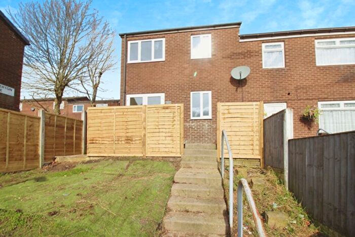 3 Bedroom Semi-Detached House To Rent In Dulverton Close, Leeds, West Yorkshire, LS11