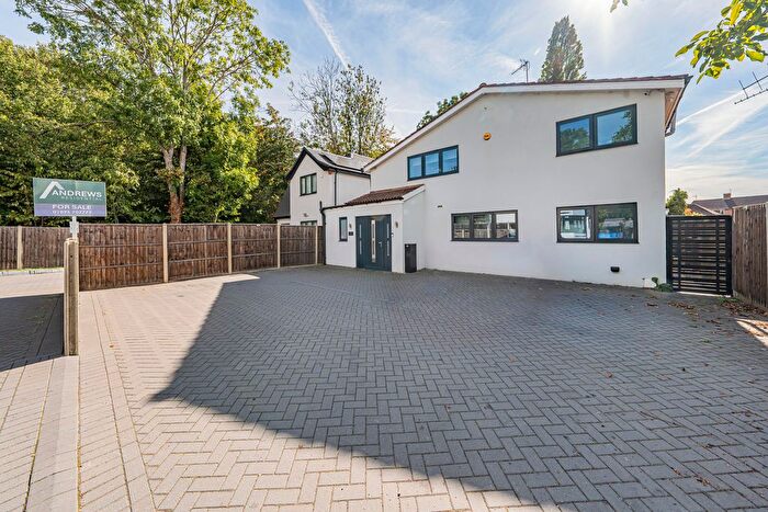 4 Bedroom Detached House For Sale In Sheepcote Gardens, Denham, Uxbridge, UB9