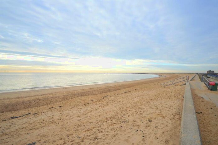 1 Bedroom Flat To Rent In Marina Point, West Road, Clacton-on-Sea, CO15
