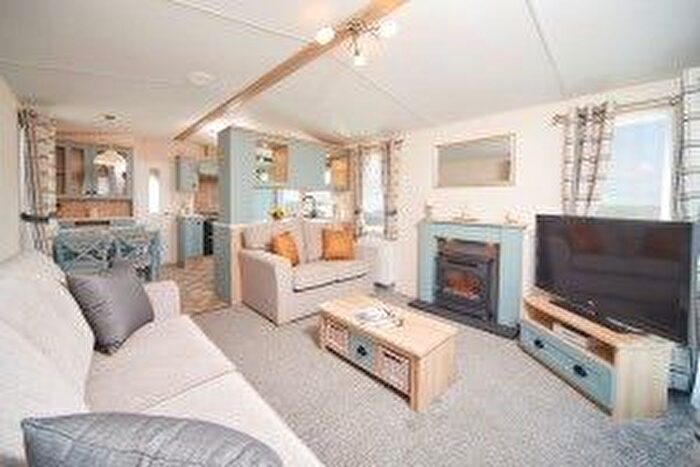 2 Bedroom Mobile/park Home For Sale In Rolston Road, Rolston, Hornsea, HU18