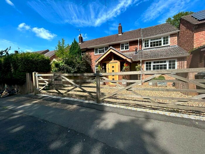 5 Bedroom Semi-Detached House For Sale In Tenaplas Drive, Upper Basildon, Reading, Berkshire, RG8