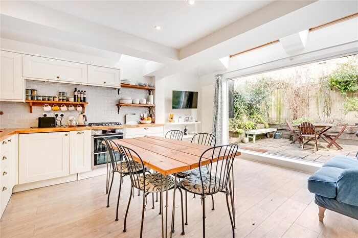 2 Bedroom Property To Rent In Bramfield Road, SW11