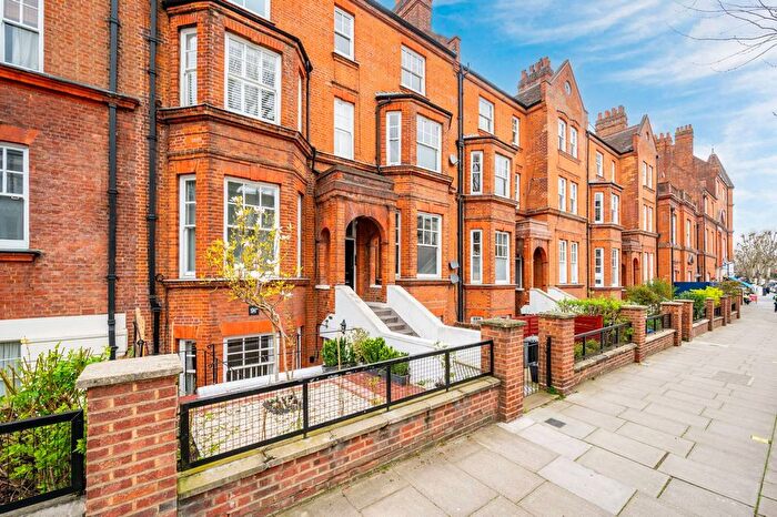 2 Bedroom Flat For Sale In Elgin Avenue, Maida Vale, London, W9