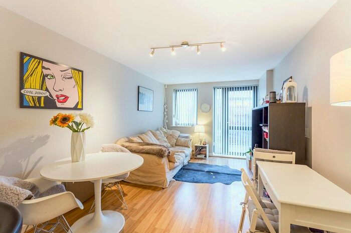 1 Bedroom Flat To Rent In Hillyfield, London E17