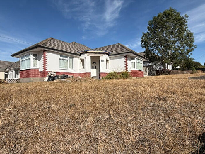 2 Bedroom Detached Bungalow To Rent In Leybourne Avenue, Bournemouth, BH10