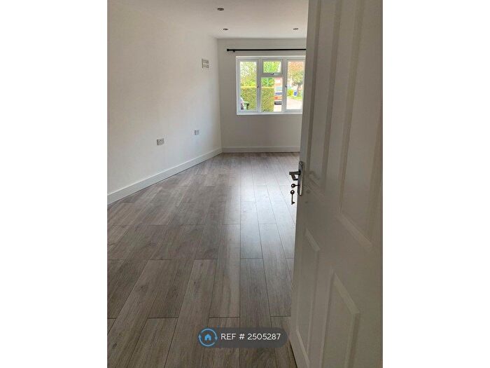 Studio To Rent In Howberry Close, Edgware, HA8