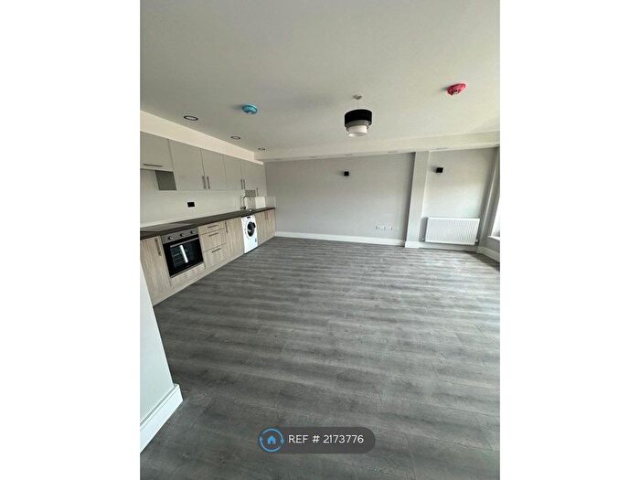 1 Bedroom Flat To Rent In Western Road, Romford, RM1