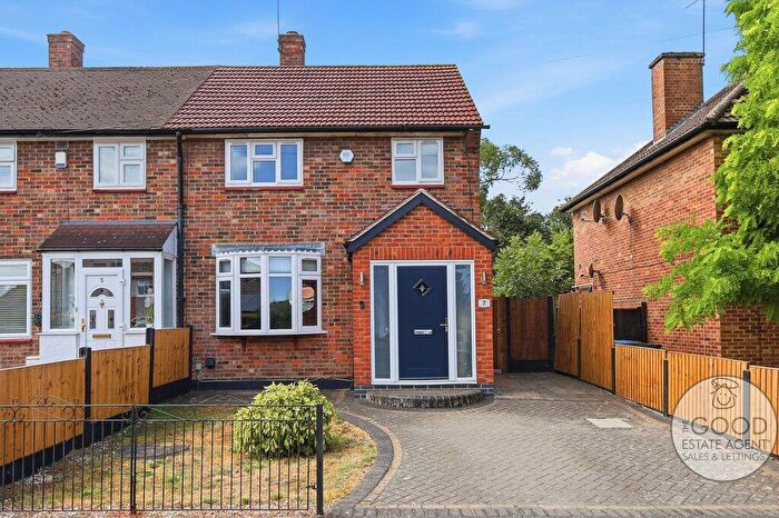 2 Bedroom End Of Terrace House For Sale In Rochford Avenue, Loughton, IG10