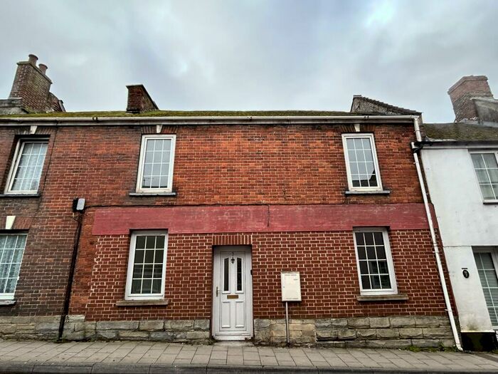 3 Bedroom Terraced House To Rent In Grays Mews Axminster, EX13