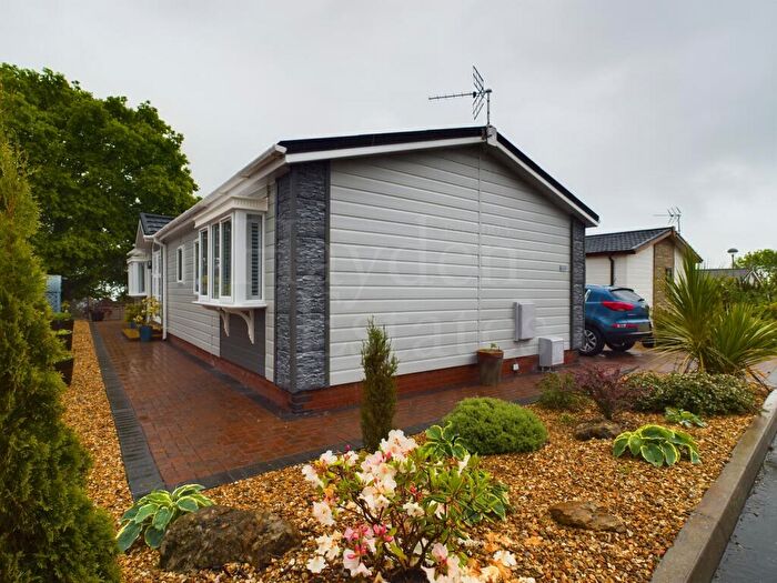 2 Bedroom Park Home For Sale In Meadow View, Earls Ditton Lane, Kidderminster, DY14