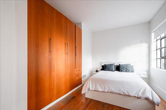 2 Bedroom Apartment For Sale In Hoxton Square, London, N1