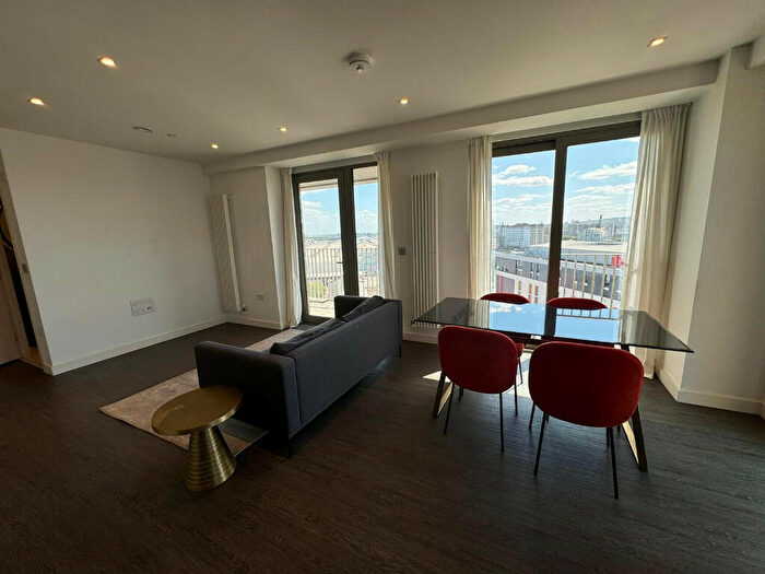2 Bedroom Flat To Rent In Western Gateway, London, E16