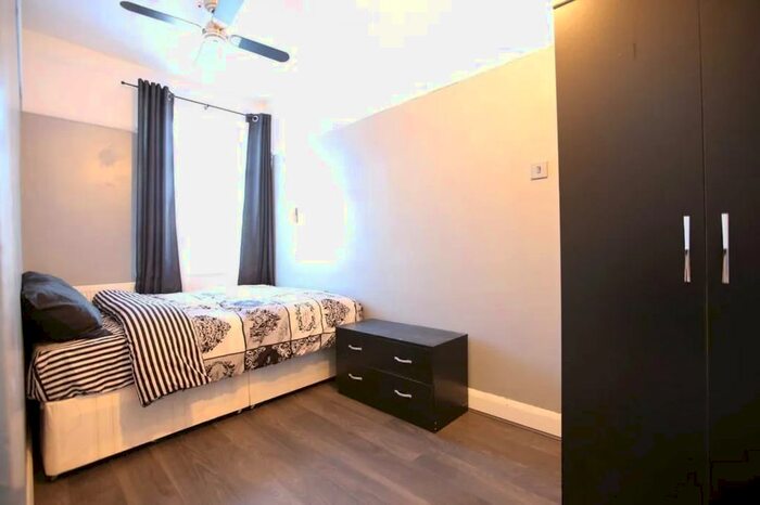 Studio To Rent In Eastern Avenue, Ilford, Newbury Park, Ig4