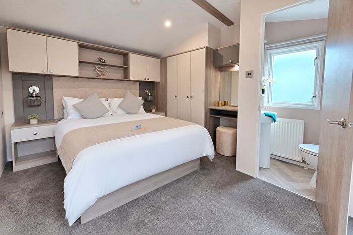 2 Bedroom Park Home For Sale In Alberta Holiday Park, Faversham Rd Whitstable, CT5