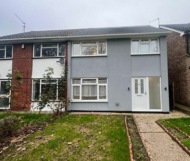 4 Bedroom Semi-Detached House To Rent In Stapleford Road, Reading, RG30