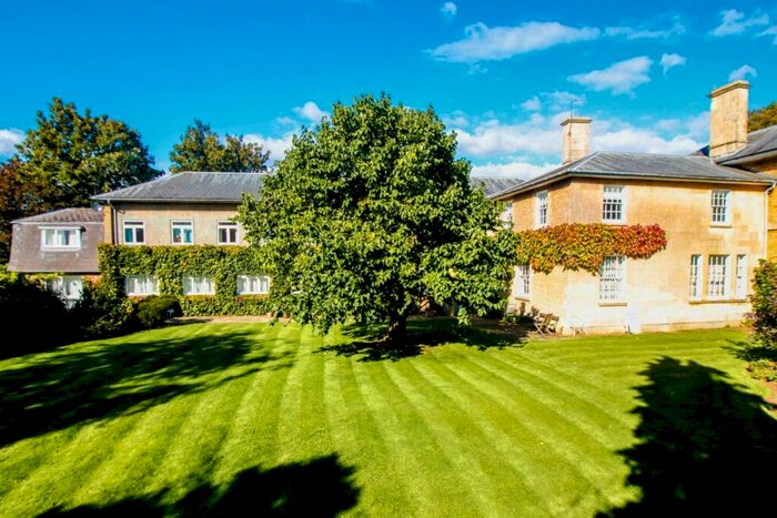 3 Bedroom Apartment To Rent In Fieldhouse Drive, Oxford, OX2
