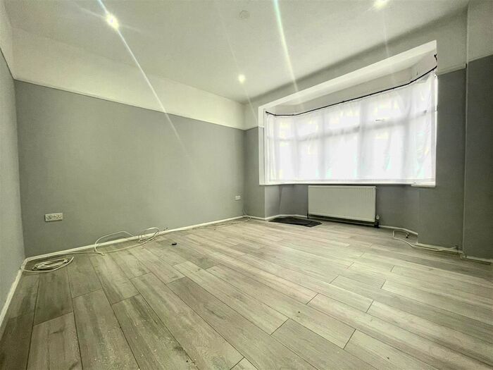 3 Bedroom Semi-Detached House To Rent In Bullsmoor Lane, Enfield EN3