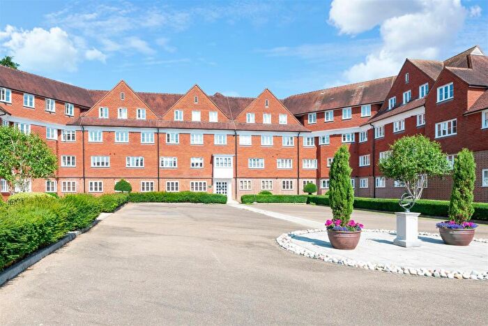 2 Bedroom Apartment To Rent In Elizabeth Drive, Banstead, SM7