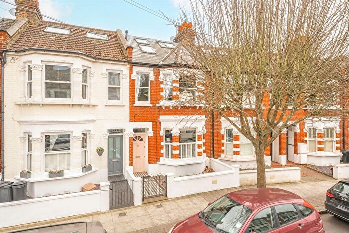 5 Bedroom Property To Rent In Vanderbilt Road, London, SW18
