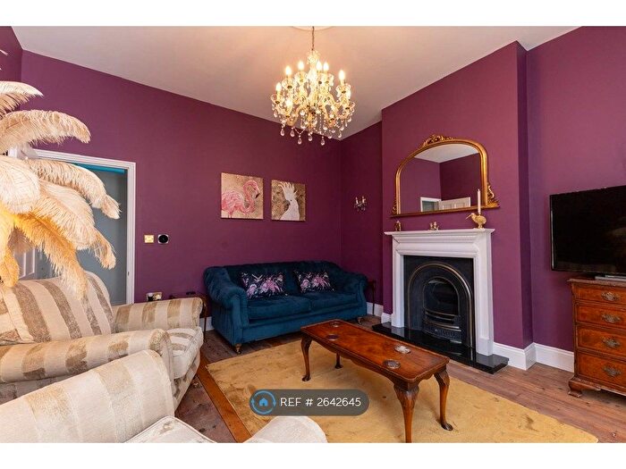 2 Bedroom Maisonette To Rent In West Street, Bognor Regis, PO21