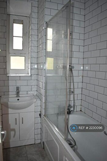 3 Bedroom Flat To Rent In Twyford House, London, N5