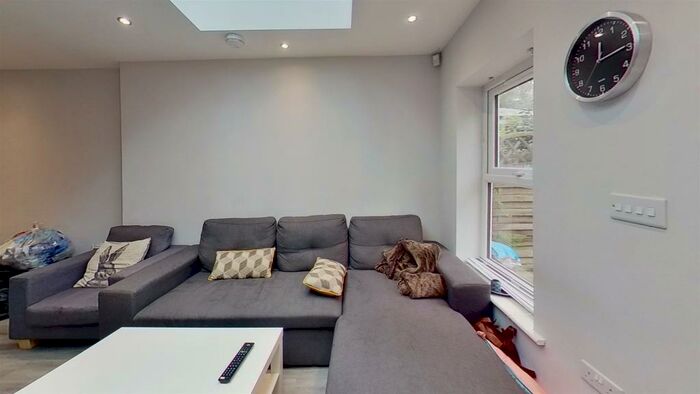 6 Bedroom House To Rent In Umberslade Road, Selly Oak, Birmingham, B29