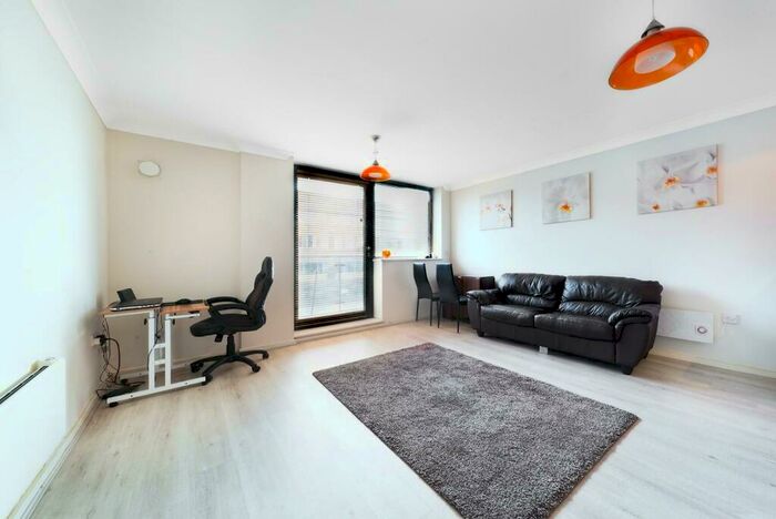 1 Bedroom Flat For Sale In Bath Road, Slough, SL1