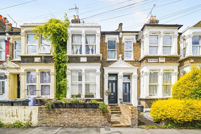 2 Bedroom Flat For Sale In Glyn Road, London, E5