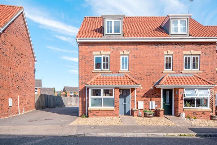 4 Bedroom Semi-Detached House For Sale In Rosebay Road, Desborough, Kettering, NN14