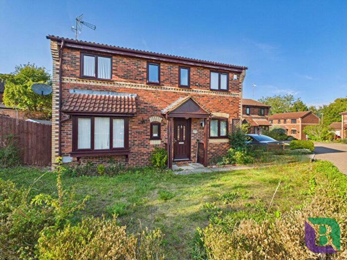 4 Bedroom Detached House For Sale In Rathbone Close, Crownhill, MK8