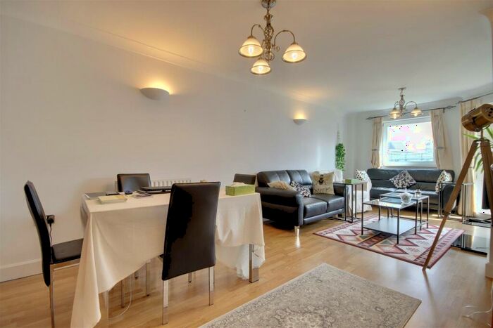 2 Bedroom Flat For Sale In Gunwharf Quays, Portsmouth, PO1