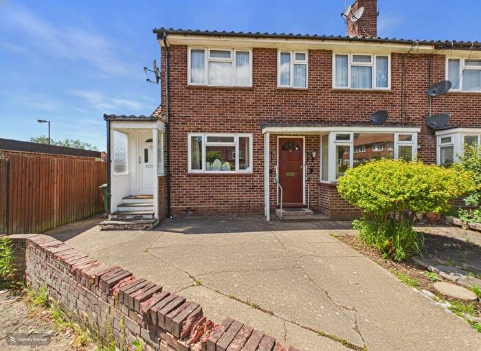 2 Bedroom Flat To Rent In Dennis Gardens, Stanmore, HA7